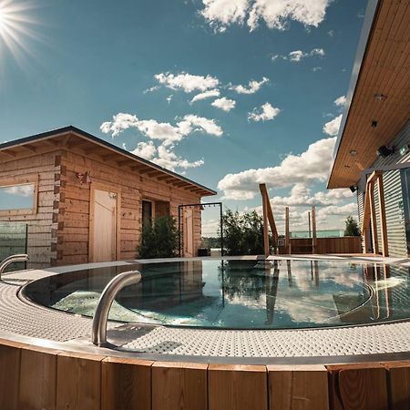 Valo Hotel & Work Helsinki Esterno foto Hot tub with sauna