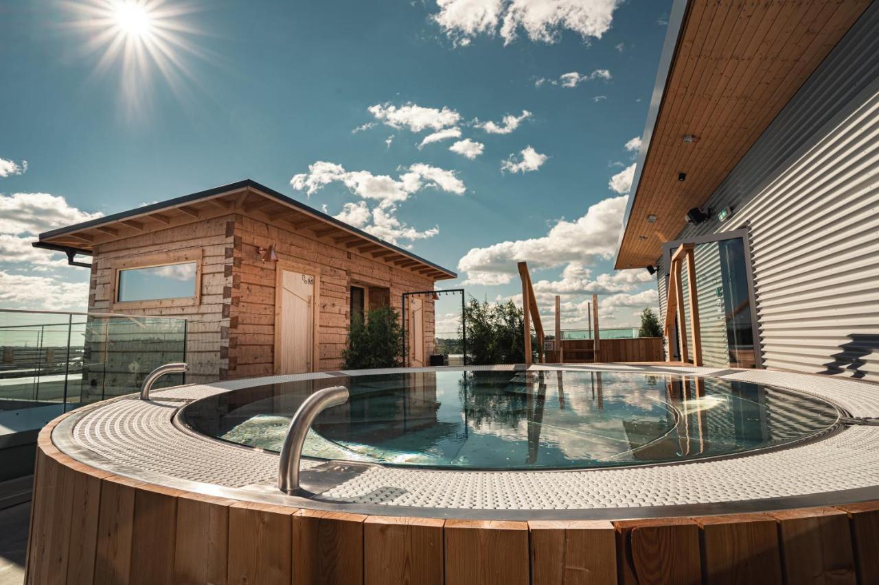 Valo Hotel & Work Helsinki Esterno foto Hot tub with sauna
