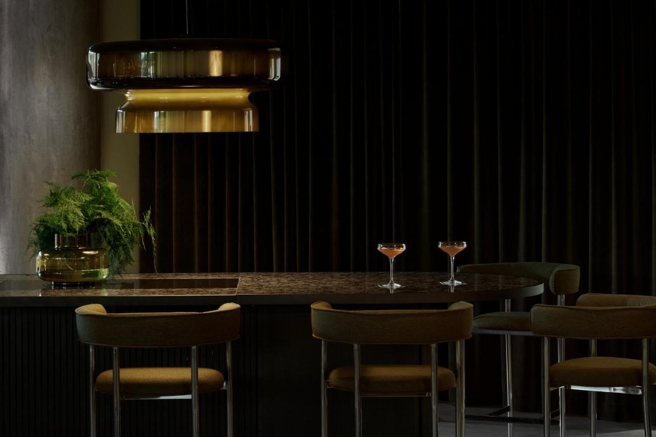 Valo Hotel & Work Helsinki Esterno foto "The bar is open for business"