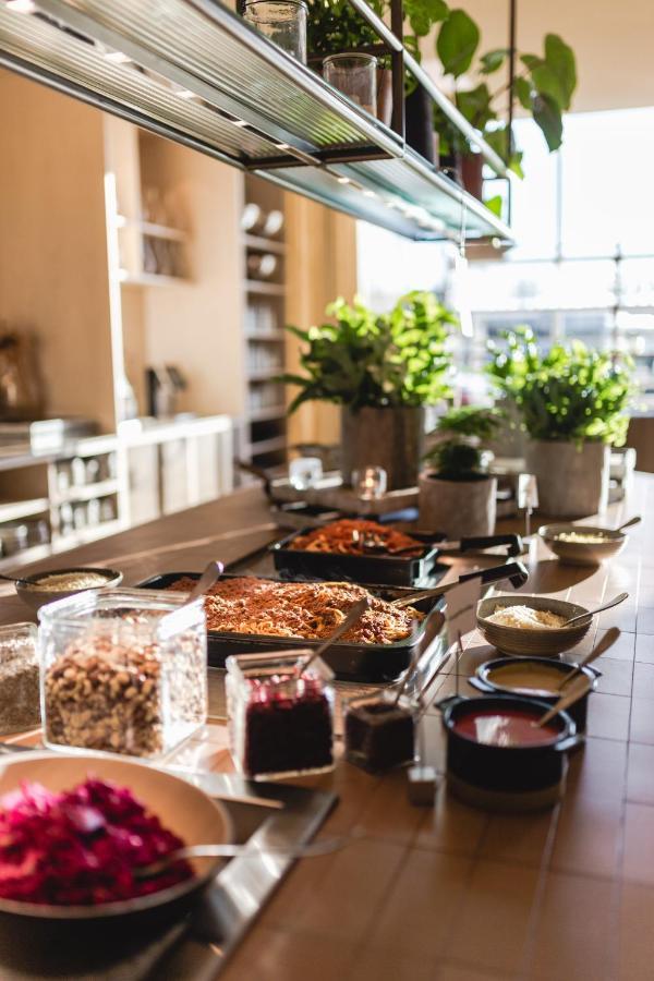 Valo Hotel & Work Helsinki Esterno foto Breakfast buffet at a hotel