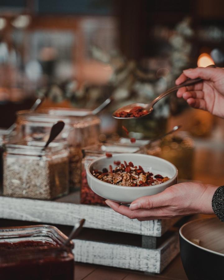 Valo Hotel & Work Helsinki Esterno foto Breakfast buffet