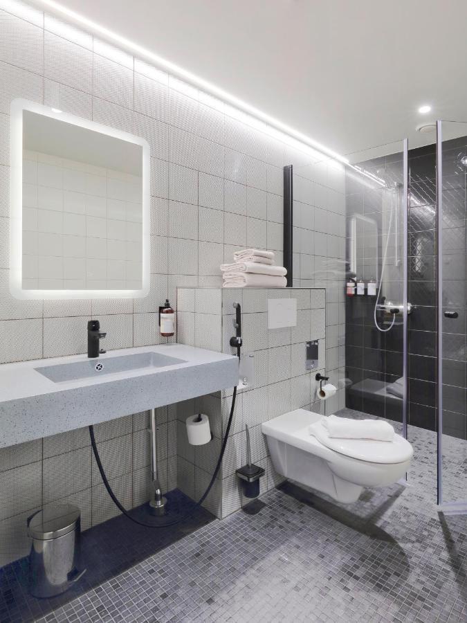 Valo Hotel & Work Helsinki Esterno foto Bathroom